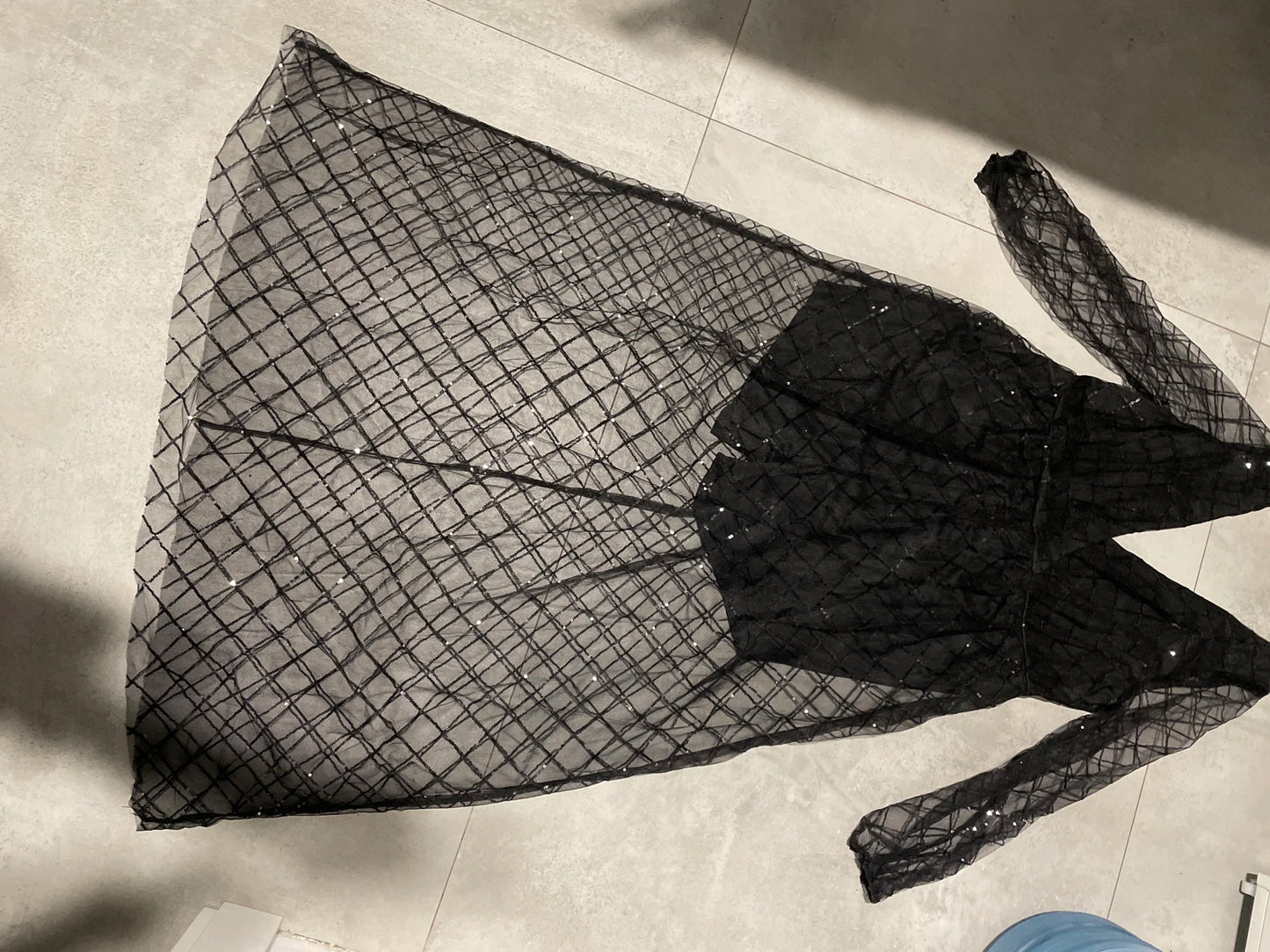 Sequins V-Neck Mesh Backless Maxi Dresses