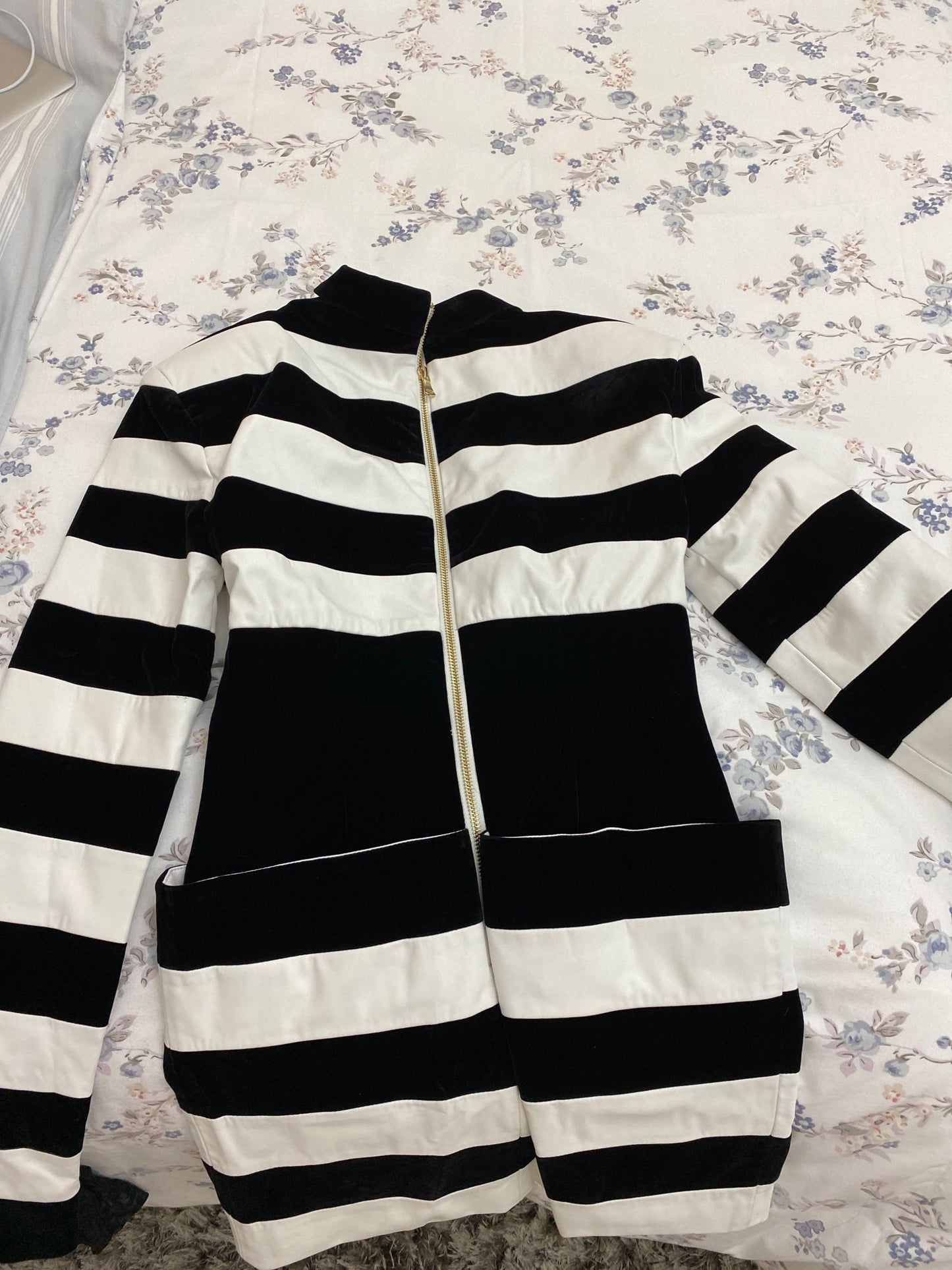 Sequins Turn-down Collar Sleeved Mini Dresses