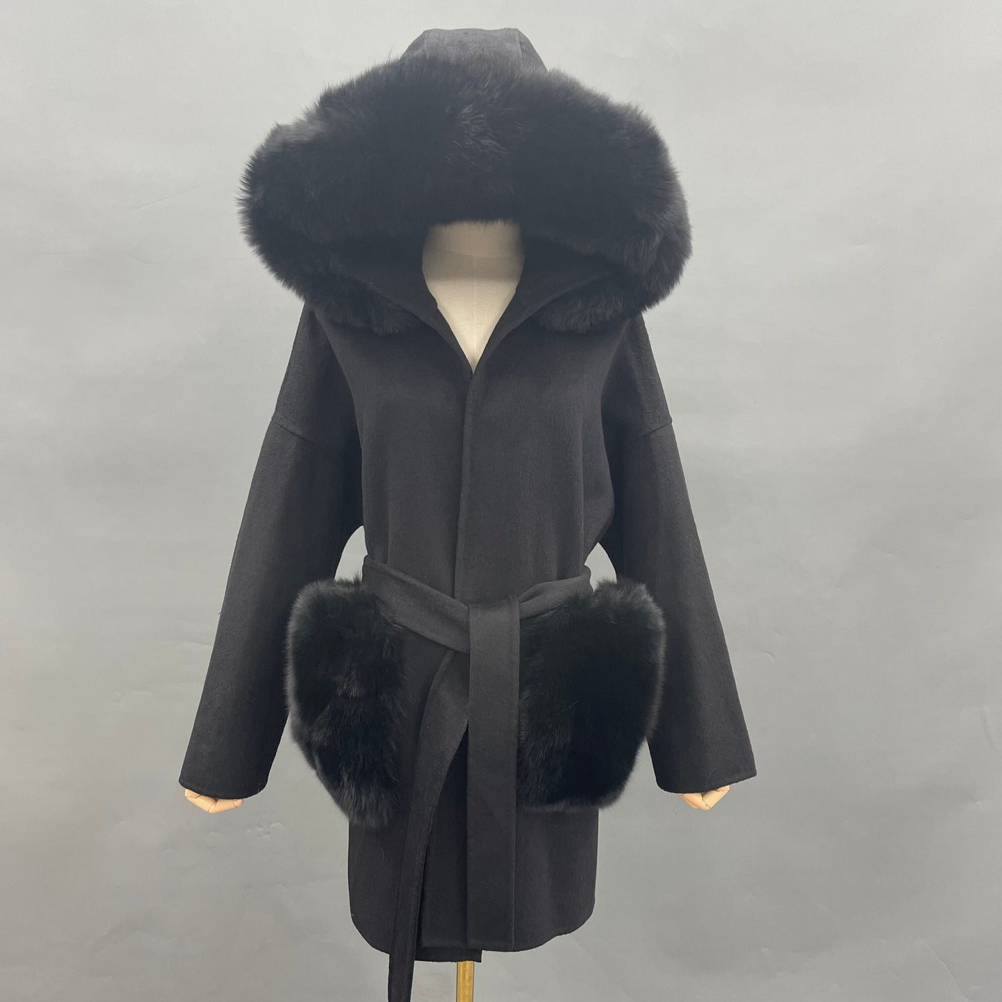 Coat with massive fur hood hot sale